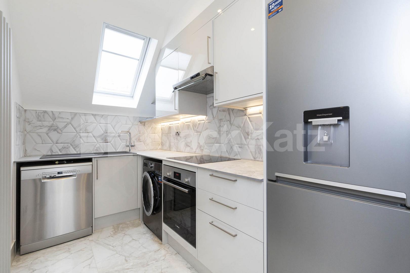 Newly refurbished stunning 2 bed flat set on the top floor of a development  Hargrave Road, Archway